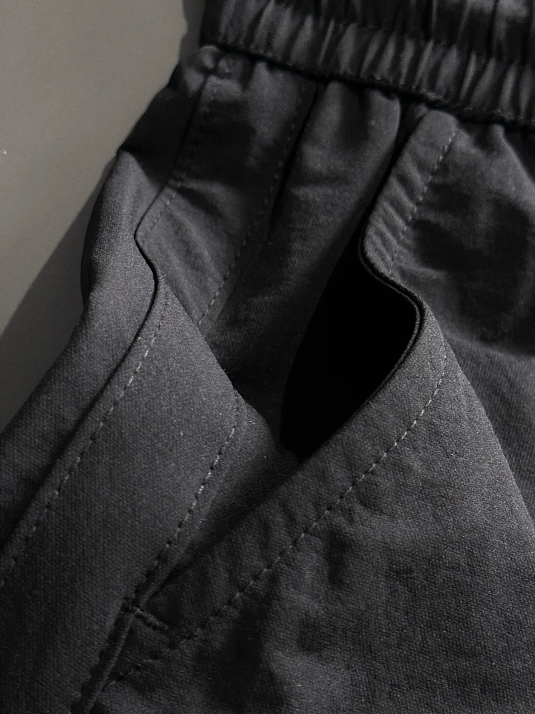 🅿️390 next day shipping Stone Island 2025 spring and summer new elastic band casual pants, thin counter custom fabrics, high breathability and comfort, impeccable details, brand element design concept, reflecting high quality. It feels delicate and soft! It presents a casual cut and the upper body shape is great! Size: M-4XL